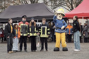 &Uuml;bergabe des Friedenslichts aus Bethlehem an die Kreisjugendfeuerwehren.