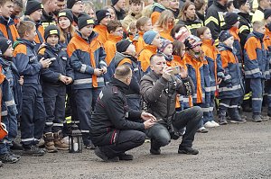 &Uuml;bergabe des Friedenslichts aus Bethlehem an die Kreisjugendfeuerwehren.