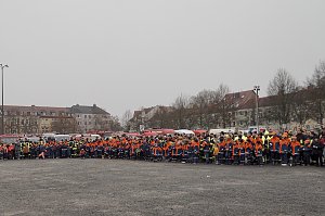 &Uuml;bergabe des Friedenslichts aus Bethlehem an die Kreisjugendfeuerwehren.
