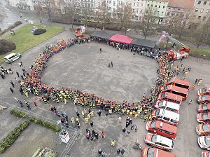 &Uuml;bergabe des Friedenslichts aus Bethlehem an die Kreisjugendfeuerwehren.