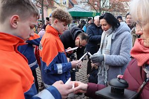 Das Friedenslicht ist in Heiligenstadt angekommen und wurde weiter verteilt