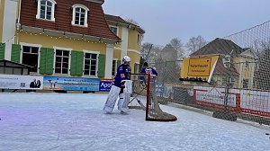 Kinder trainieren mit Ice Rebells im Schl&ouml;sschenpark
