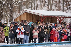 Zuschauer beim Eisbaden in Neustadt 
