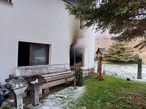 Eine ausgebranntes Wohn- und Werkstattgeb&auml;ude