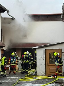 Eine ausgebranntes Wohn- und Werkstattgeb&auml;ude
