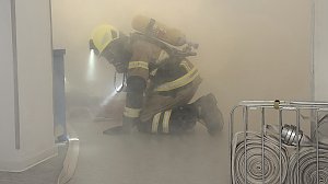 Feuerwehrleute der freiwilligen Feuerwehr Herreden bei einem &Uuml;bungseinsatz