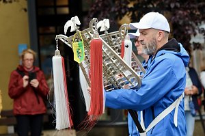 Fest mit Bieranstich, Spielmannszug und Sch&uuml;tzenverein