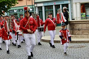 Fest mit Bieranstich, Spielmannszug und Sch&uuml;tzenverein