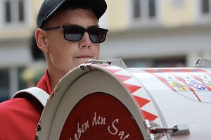 Fest mit Bieranstich, Spielmannszug und Sch&uuml;tzenverein