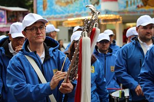 Fest mit Bieranstich, Spielmannszug und Sch&uuml;tzenverein