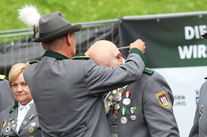 Fest mit Bieranstich, Spielmannszug und Sch&uuml;tzenverein