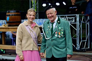 Fest mit Bieranstich, Spielmannszug und Sch&uuml;tzenverein