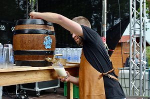 Fest mit Bieranstich, Spielmannszug und Sch&uuml;tzenverein