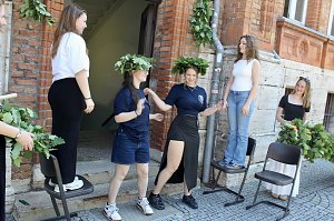 Eichenkranzes mit 69 Abiturienten