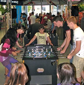Kickern in der Galerie