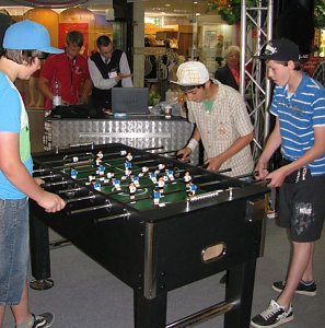 Kickern in der Galerie