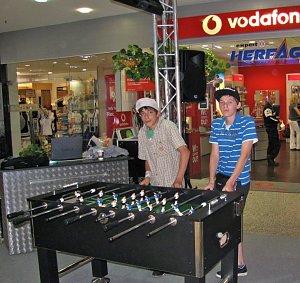 Kickern in der Galerie