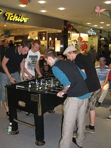 Kickern in der Galerie