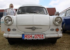 Oldtimer auf dem Scheunenhof