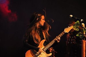 John Michae Kelly & Frau Maite Itoiz im Gehege