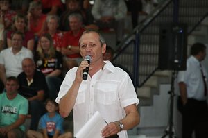 Aufgalopp der Helden und der Promis