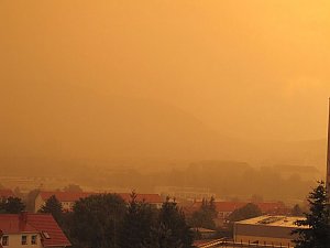 Orangefarbene Welt