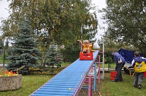 "Vielfalt tut gut" - Stra&szlig;enfest beim Falken