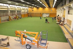 Arbeitseinsatz in der Halle