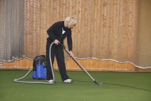 Arbeitseinsatz in der Halle