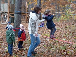 Slackline &uuml;bergeben
