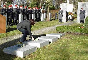 Feierliche Kranzniederlegung