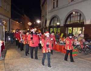 Laternenumzug und Feuerschau