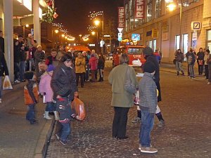 Laternenumzug und Feuerschau