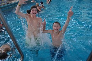Mega Poolparty im Badehaus