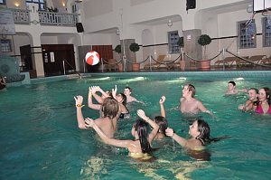 Mega Poolparty im Badehaus