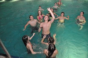 Mega Poolparty im Badehaus