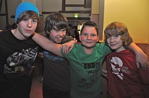 Coole Junge Party im Klubhaus
