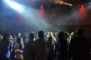 Coole Junge Party im Klubhaus