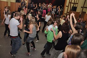 Coole Junge Party im Klubhaus