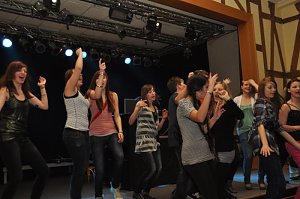Coole Junge Party im Klubhaus