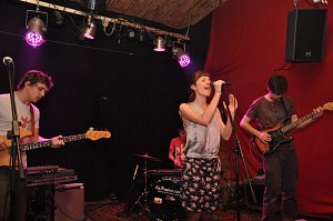 Chapeau Claque Live in der Destille