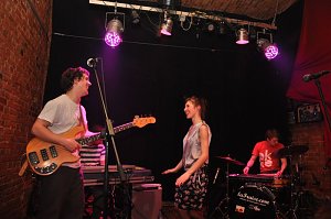 Chapeau Claque Live in der Destille