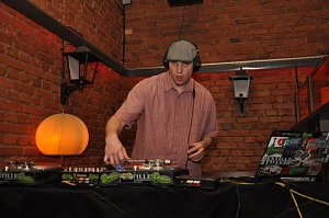 Chapeau Claque Live in der Destille
