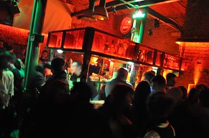 Chapeau Claque Live in der Destille