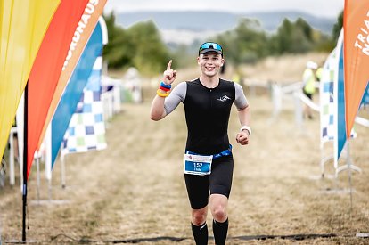 Bild: Triathlet Thilo K&uuml;hne im Zieleinlauf