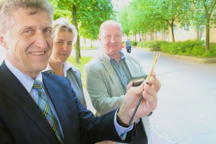 Bild: Oberb&uuml;rgermeister Klaus Zeh gab den Startschuss f&uuml;r den Breitbandausbau