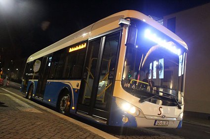 Bild: Von seinem Dieselpendant kaum zu unterscheiden - der Elektrobus