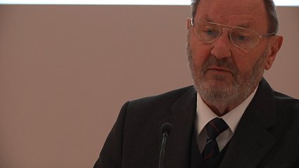 Bild: Dr. Manfred Schr&ouml;ter berichtete nicht zum ersten und hoffentlich nicht zum letzten Mal von der Zerst&ouml;rung der Stadt und ihren Ursachen