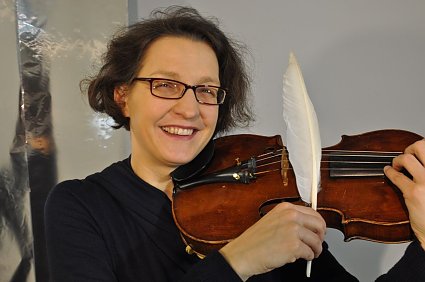 Bild: Kirstin Maria Pientka an der Bratsche