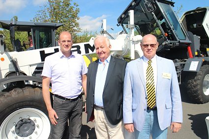 Bild: Landrat Matthias Jendricke, G&uuml;nther Papenburg und NOBAS Gesch&auml;ftsf&uuml;hrer Aribert Kupsch